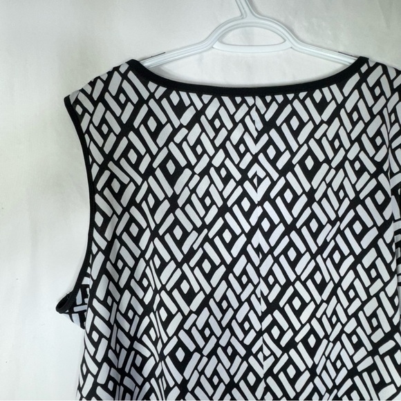 PerSeption Geometric Black and White Sleeveless Top - Picture 4 of 6